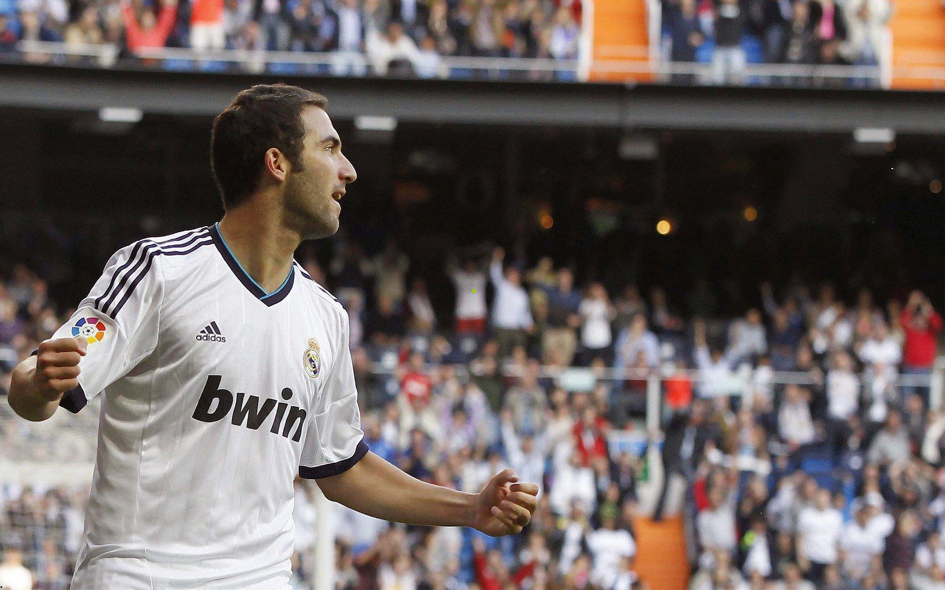 华体会体育官方_赛义德-马拉表现抢眼引发豪门竞逐，年轻球员受关注成足坛常态